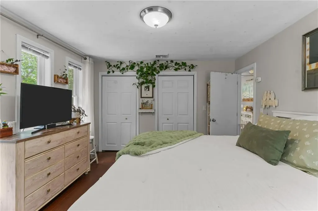 68 Everglade Avenue Warwick RI 02886
