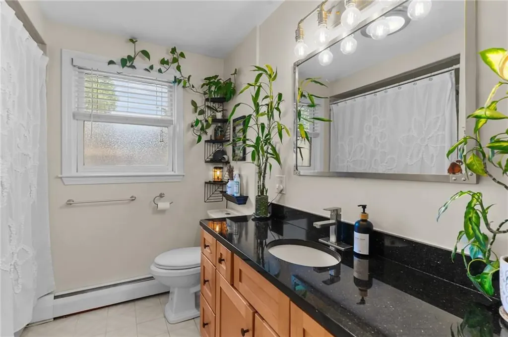 68 Everglade Avenue Warwick RI 02886