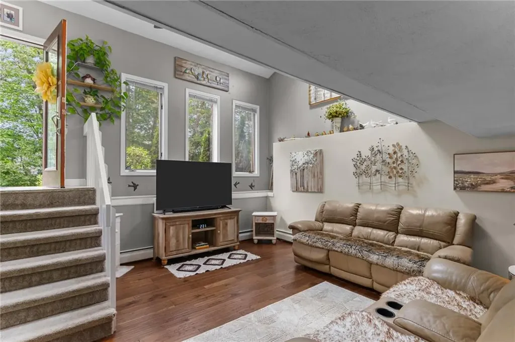 68 Everglade Avenue Warwick RI 02886