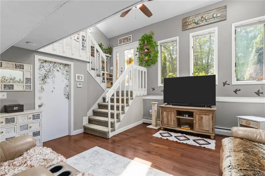68 Everglade Avenue Warwick RI 02886