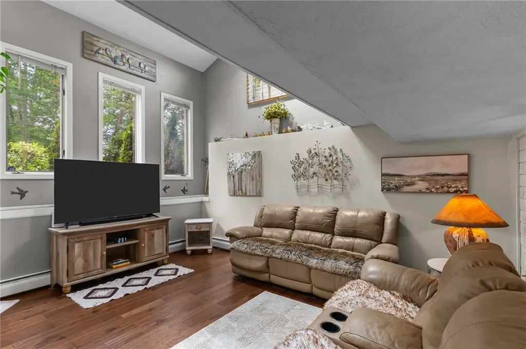 68 Everglade Avenue Warwick RI 02886