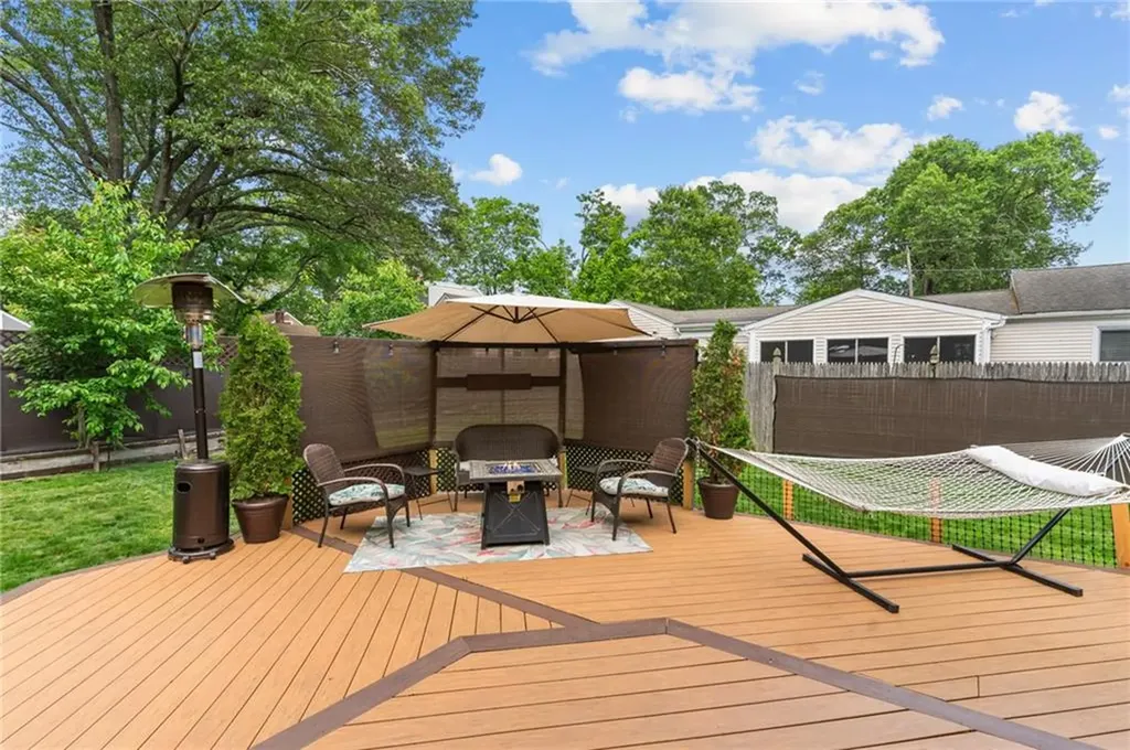 68 Everglade Avenue Warwick RI 02886