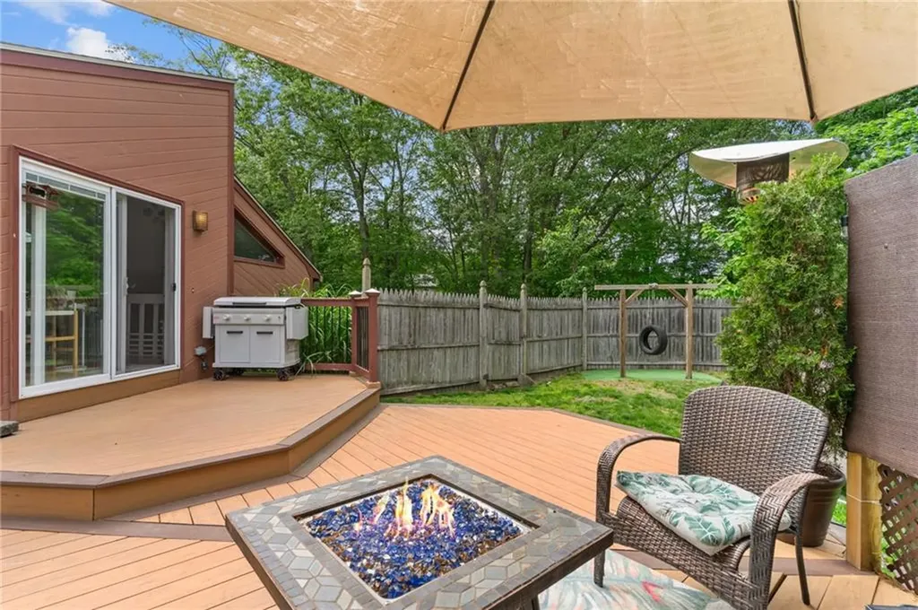 68 Everglade Avenue Warwick RI 02886