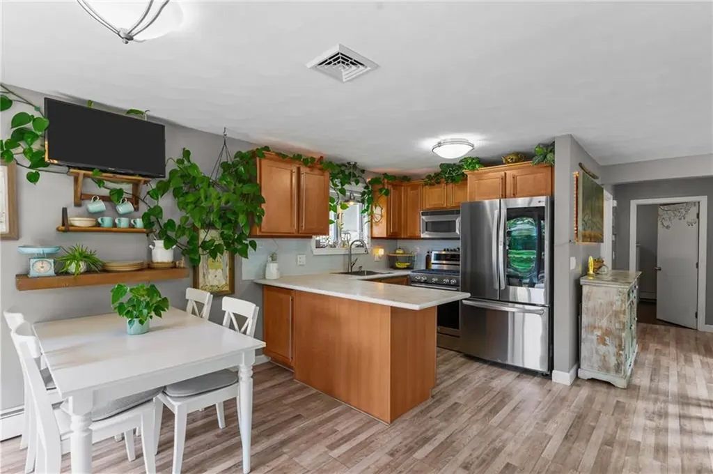 68 Everglade Avenue Warwick RI 02886