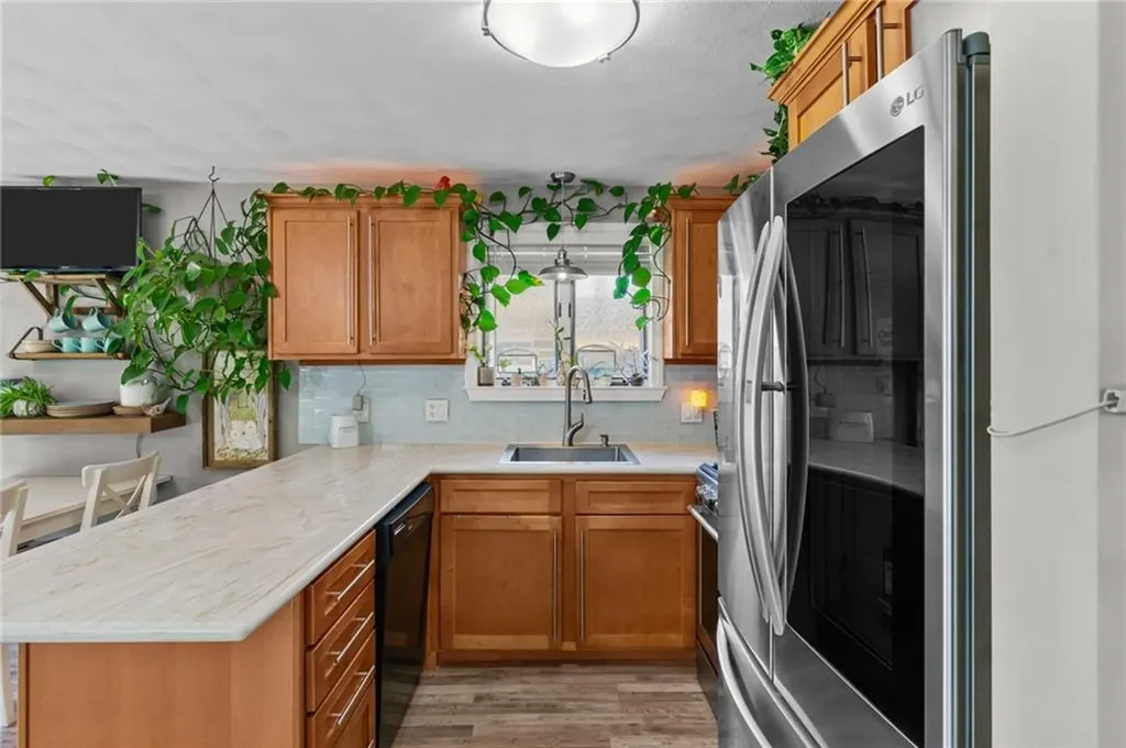 68 Everglade Avenue Warwick RI 02886
