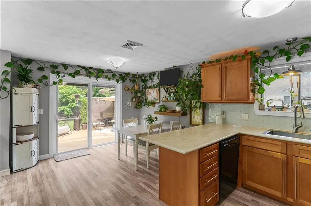 68 Everglade Avenue Warwick RI 02886