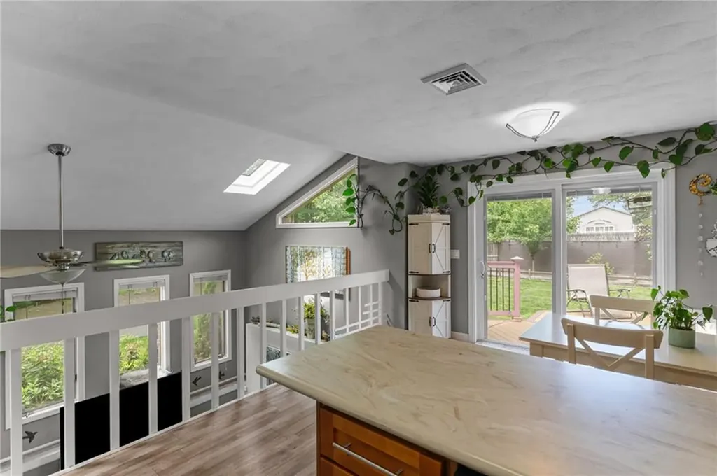 68 Everglade Avenue Warwick RI 02886