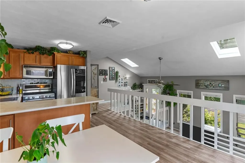 68 Everglade Avenue Warwick RI 02886