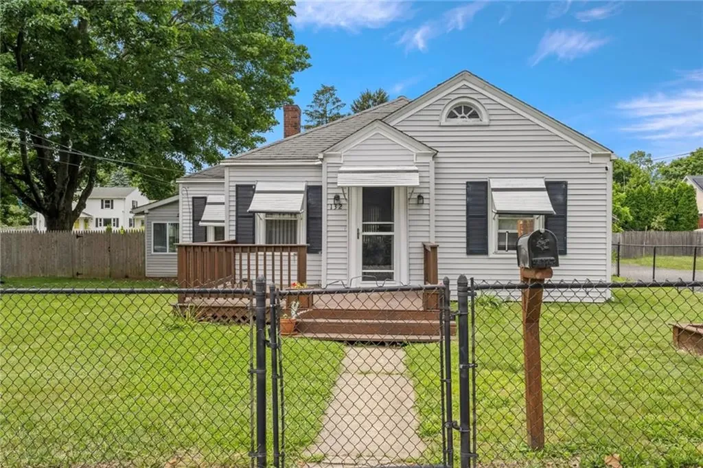 132 West Street West Warwick RI 02893