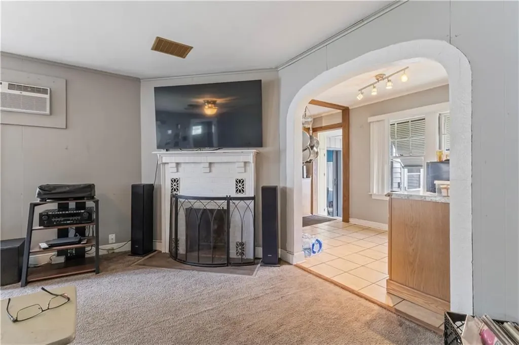 132 West Street West Warwick RI 02893