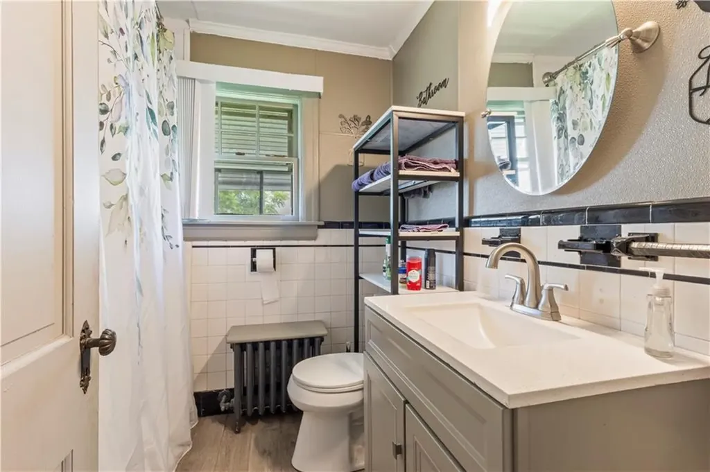 132 West Street West Warwick RI 02893