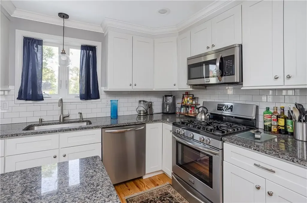 52 Bedlow Avenue Newport RI 02840