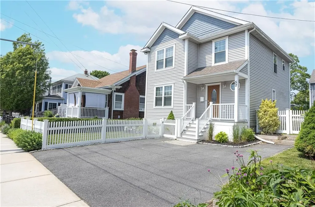 52 Bedlow Avenue Newport RI 02840