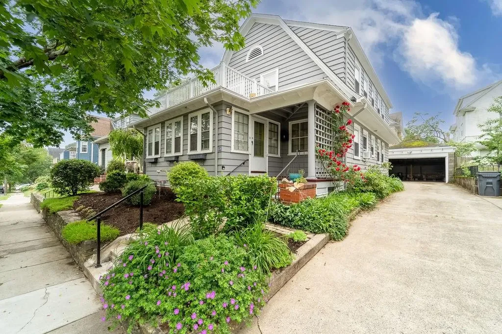 17 19 Methyl Street Providence RI 02906
