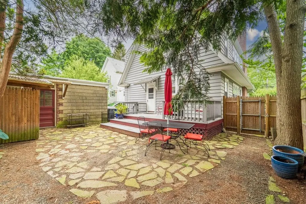 17 19 Methyl Street Providence RI 02906