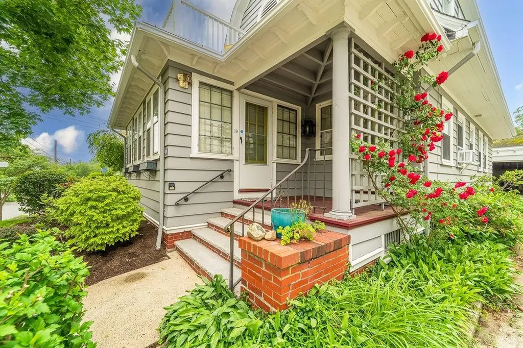 17 19 Methyl Street Providence RI 02906