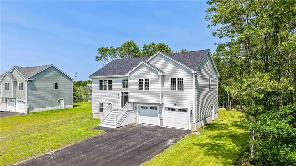 226 Meadow View Lane Tiverton RI 02878