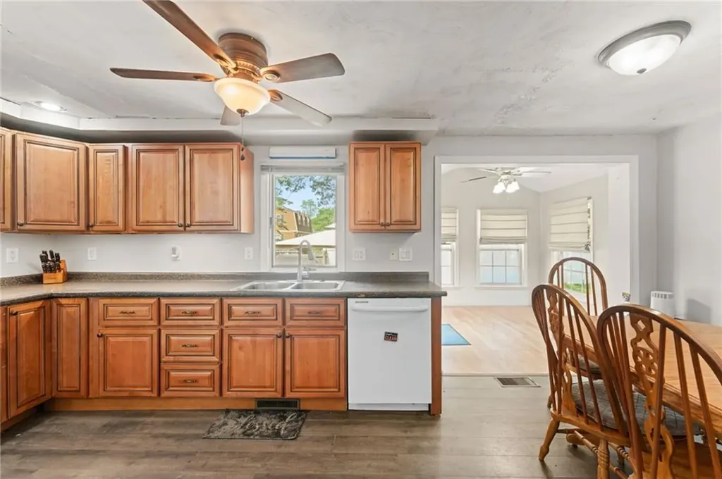 49 Cottage Grove Avenue Warwick RI 02889