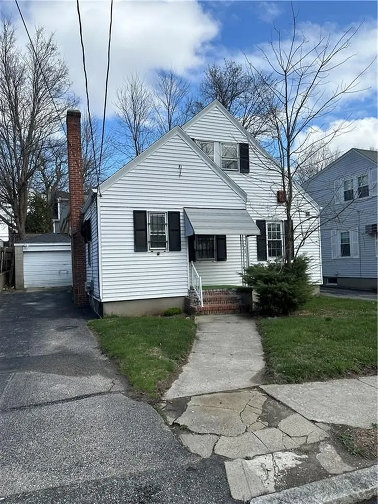 435 Auburn Street Cranston RI 02910