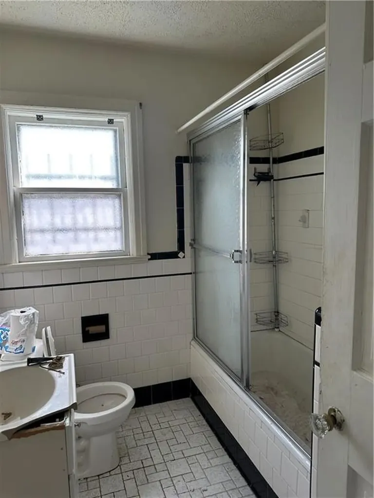 435 Auburn Street Cranston RI 02910