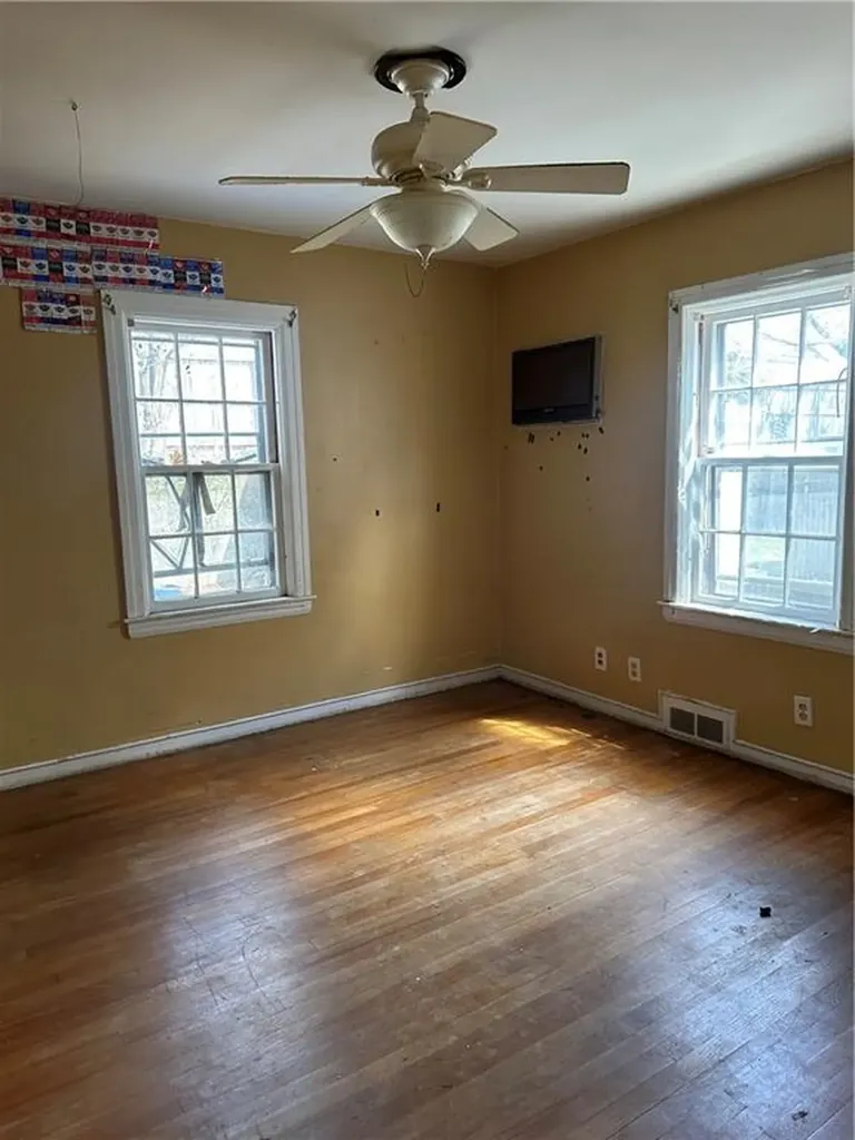 435 Auburn Street Cranston RI 02910