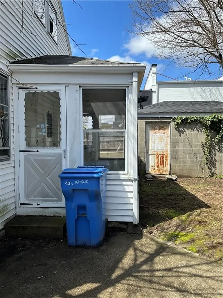 435 Auburn Street Cranston RI 02910