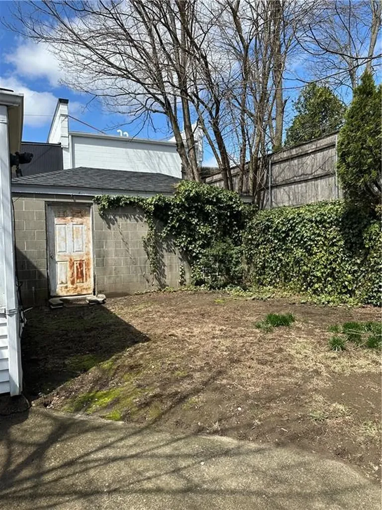 435 Auburn Street Cranston RI 02910