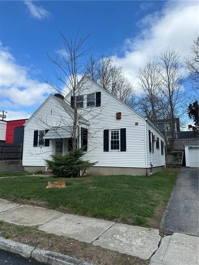 435 Auburn Street Cranston RI 02910