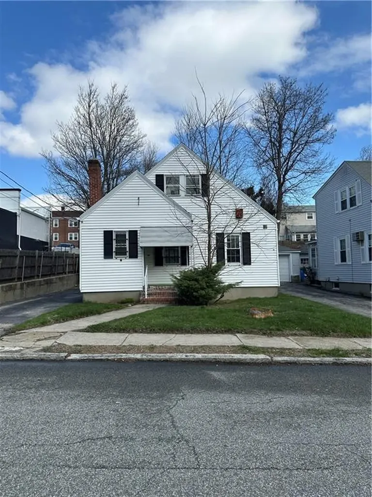 435 Auburn Street Cranston RI 02910