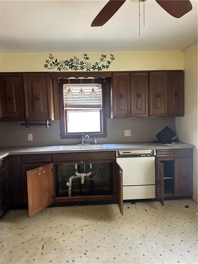 435 Auburn Street Cranston RI 02910