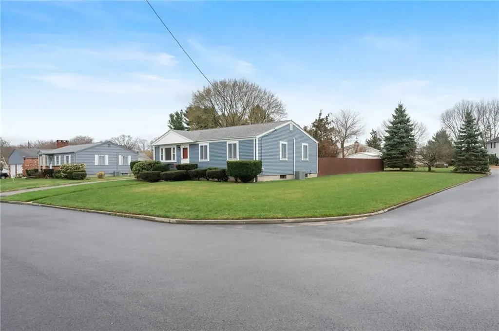 90 Waycross Drive Warwick RI 02888