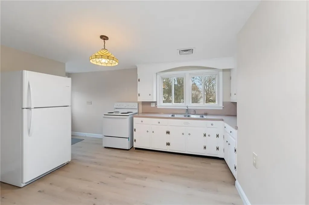 90 Waycross Drive Warwick RI 02888