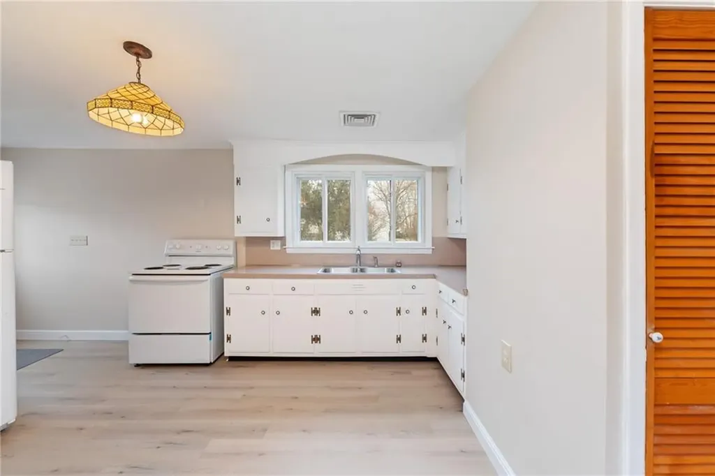 90 Waycross Drive Warwick RI 02888