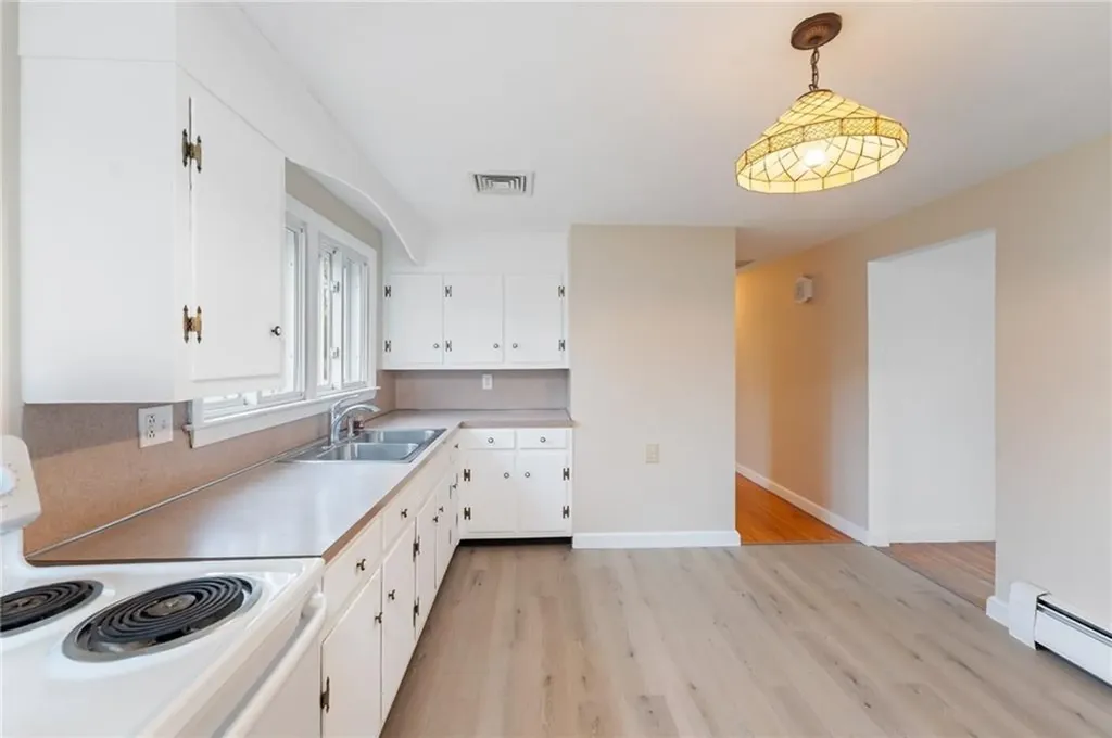 90 Waycross Drive Warwick RI 02888