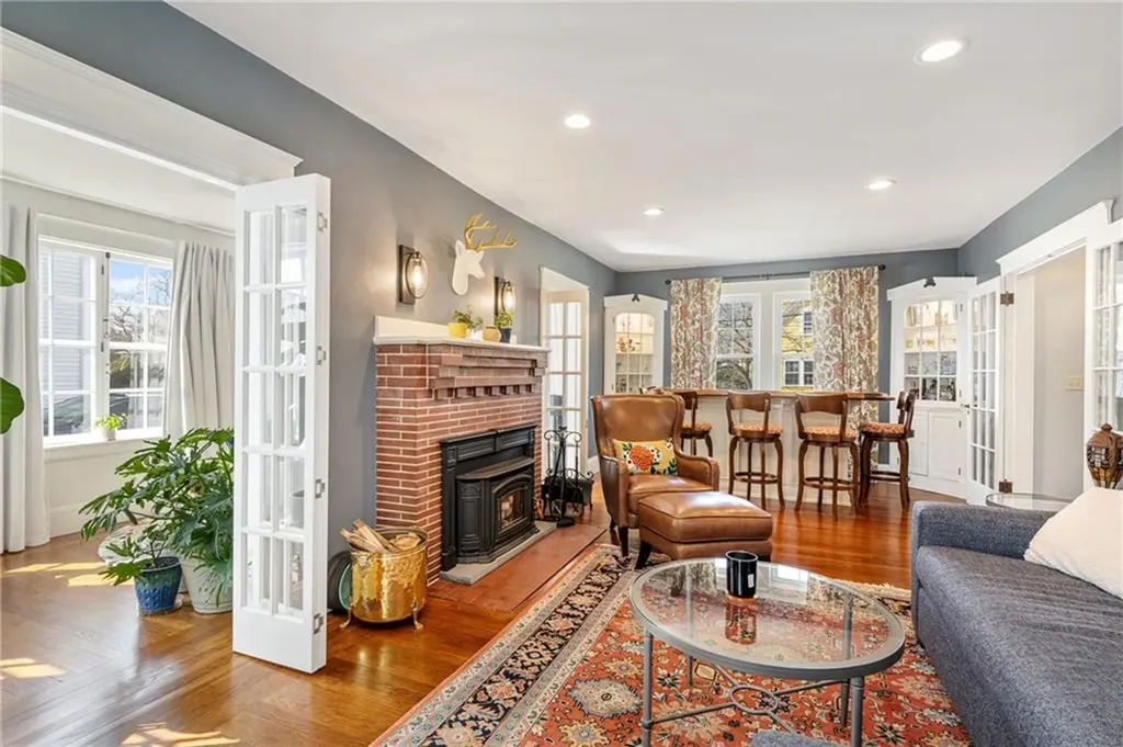 15 Rosewood Avenue Cranston RI 02905