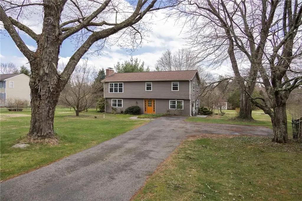 489 Maple Valley Road Coventry RI 02816