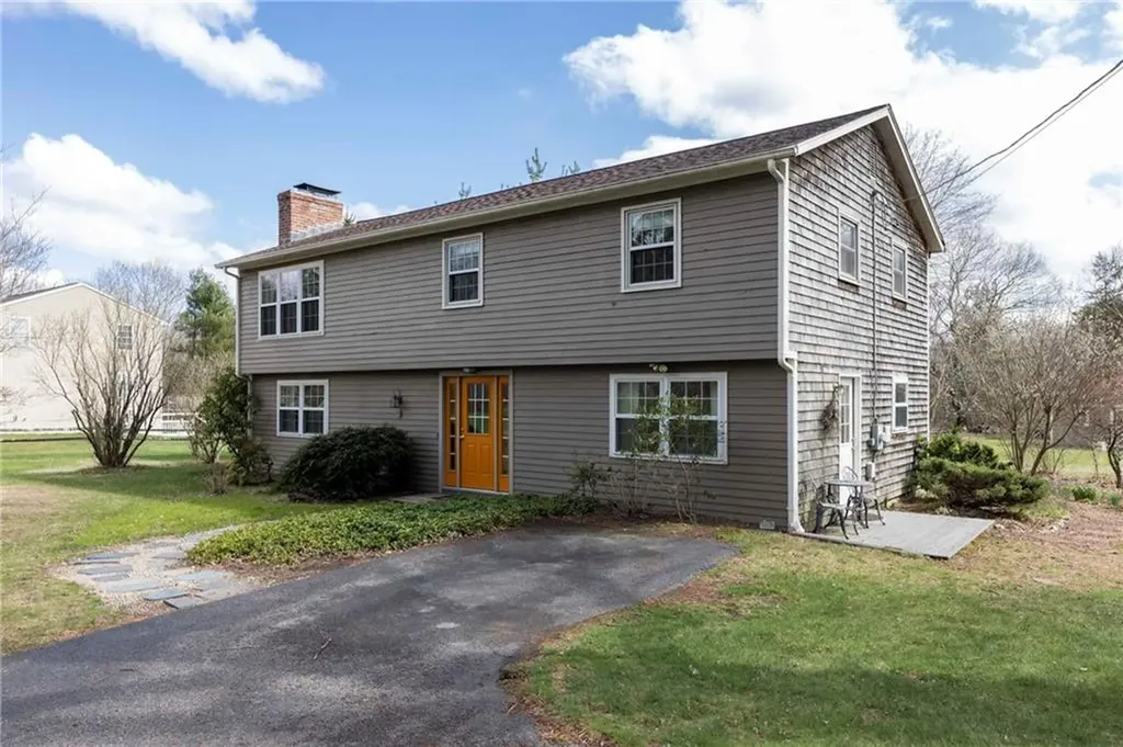 489 Maple Valley Road Coventry RI 02816