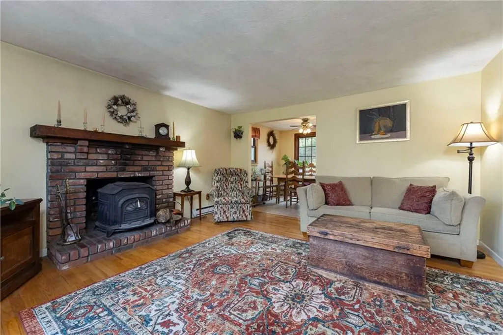 489 Maple Valley Road Coventry RI 02816