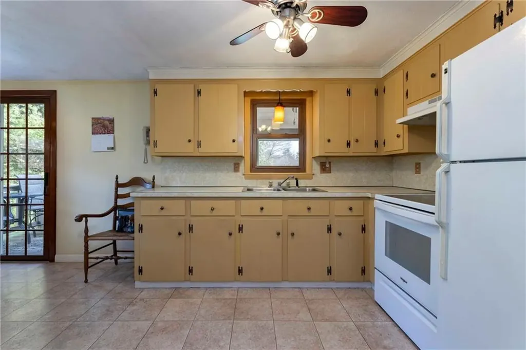 489 Maple Valley Road Coventry RI 02816