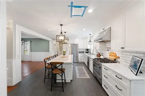 6 Knowlton Court Bristol RI 02809