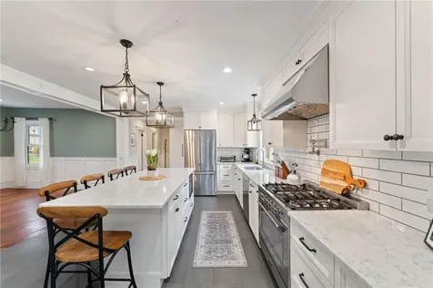 6 Knowlton Court Bristol RI 02809