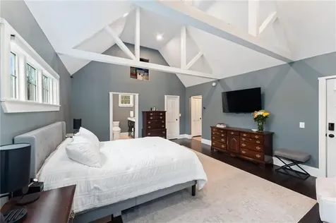 6 Knowlton Court Bristol RI 02809