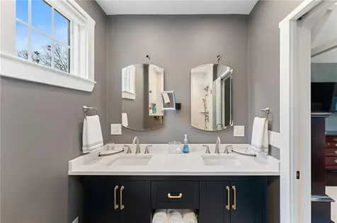 6 Knowlton Court Bristol RI 02809