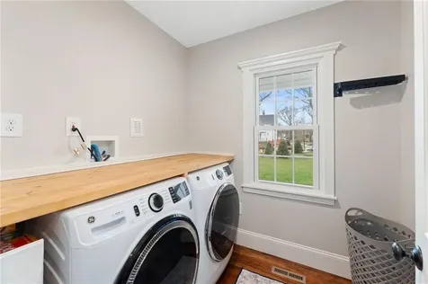 6 Knowlton Court Bristol RI 02809