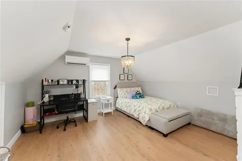 6 Knowlton Court Bristol RI 02809