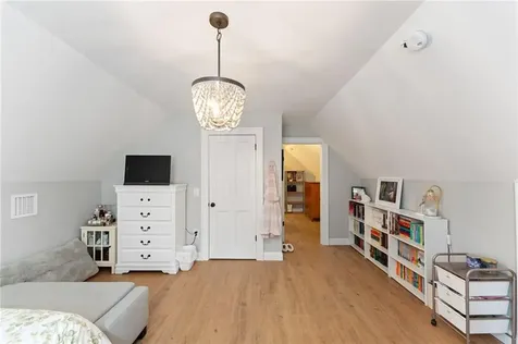 6 Knowlton Court Bristol RI 02809