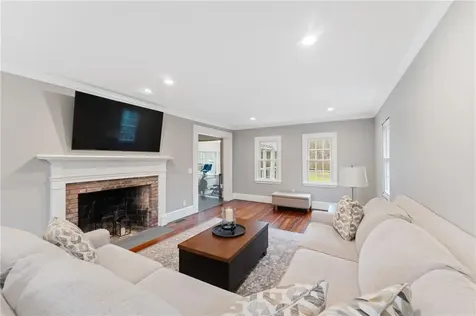 6 Knowlton Court Bristol RI 02809