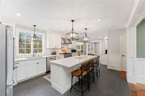 6 Knowlton Court Bristol RI 02809