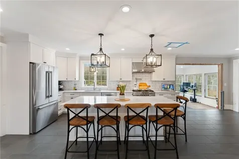 6 Knowlton Court Bristol RI 02809