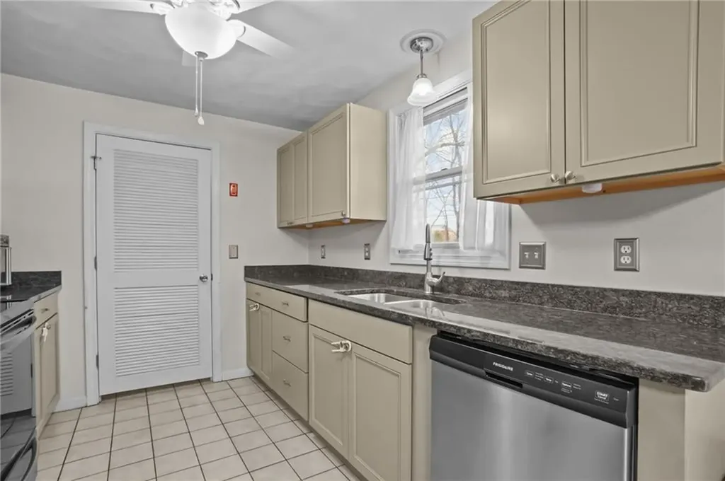 41 Aborn Avenue Warwick RI 02888